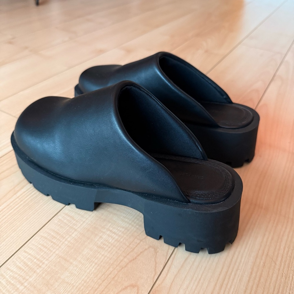 OAK + FORT Chunky Black Clogs